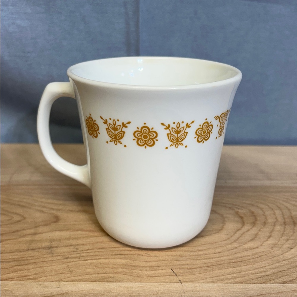 BUTTERFLY GOLD by Corelle vintage coffee mug 11 oZ (Discontinue pattern)